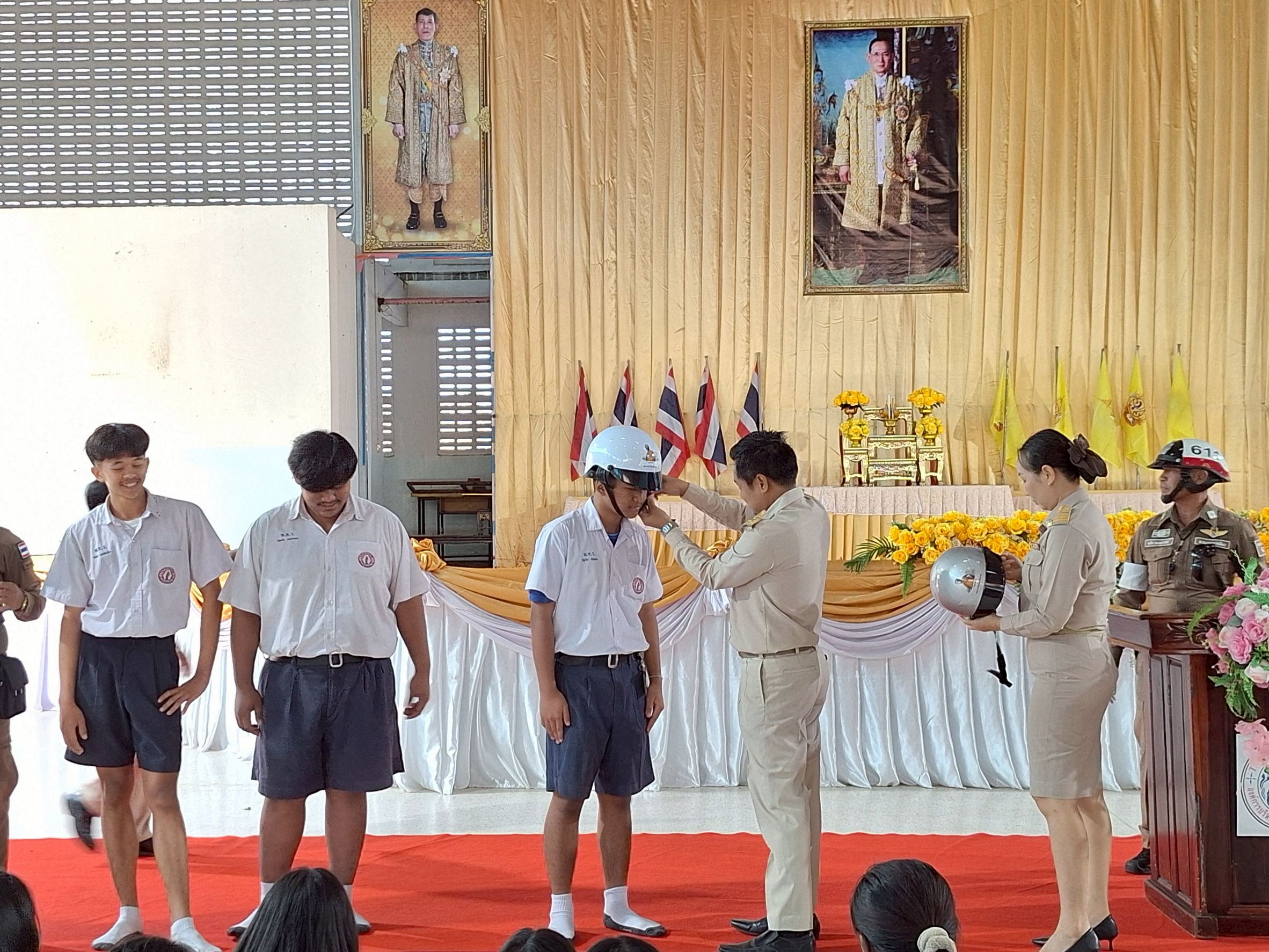 LINE_ALBUM_khorngkar khru cracr 5 nathi sph.phrathxng kha 4 th.kh.2568_251209_10.jpg